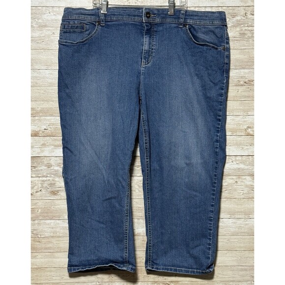 Chicos Capri Denim Jeans Womens size 3 (38 x 20) Pockets Button Zip - Picture 1 of 10